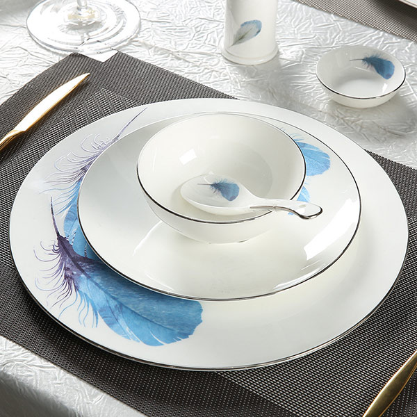 藍羽骨瓷擺（bǎi）台餐具
